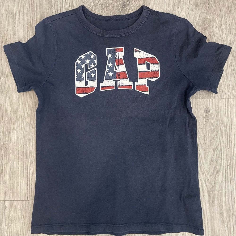GAP Kids Dark Blue T-Shirt with Flag Logo size Small